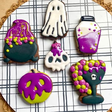 Cover Image for Cauldrons & Cookies - Decorating Class!