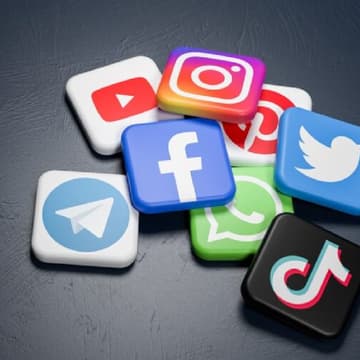 Cover Image for Cyfryngau Cymdeithasol / Social Media