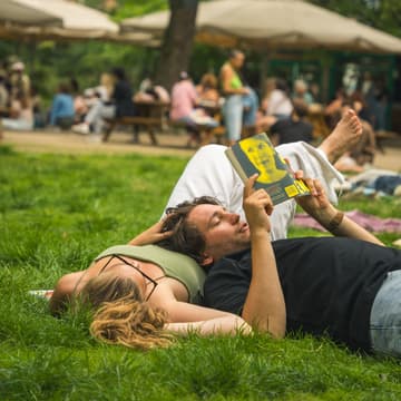 Cover Image for 1-Hour Reading Rave | FREE XL Stunt 📚 | Parque de El Retiro