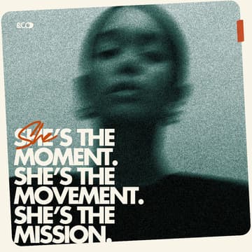 Cover Image for She's the Moment