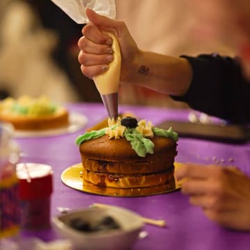 Cover Image for 🍰 Cake Decorating Workshop — DOMINGA