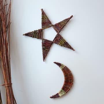 Cover Image for Weaving Stars and Moons