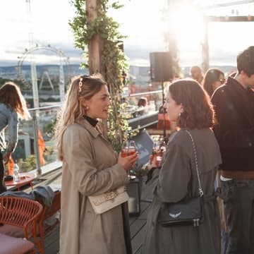 Cover Image for Zoku Sundown Sounds: Sing-Along & Acoustic by Danny Chicago