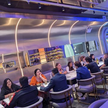 Cover Image for Deeper Connections: Singles' Night with a Twist (Ages 30-49) - TORONTO