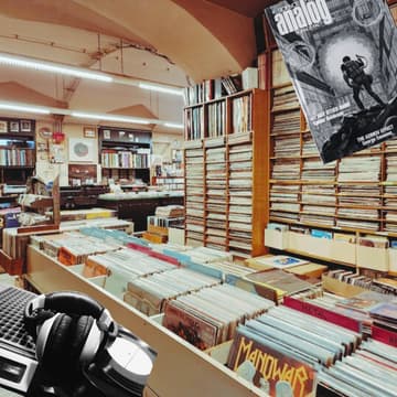 Cover Image for Offline Vinyls & Comics Night