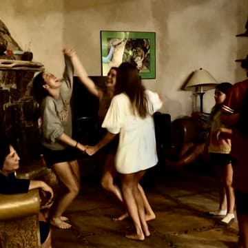 Cover Image for Escute um álbum misterioso e faça amigos 🎧