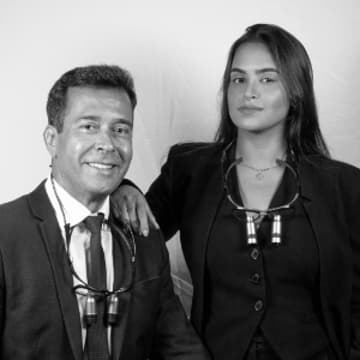 Cover Image for 🔔 Dr. Raphael Sant'Ana & Dra. Eduarda Borges: Facetas diretas em resina - da escolha do material até a estratificação