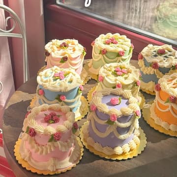 Cover Image for Vintage Cake Decor: A Lambeth Workshop with Saint Street Cakes