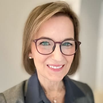 Cover Image for Investor Fireside - The Marketing Trap That Stalls Founders and How to Fix It | Pamela Wilson