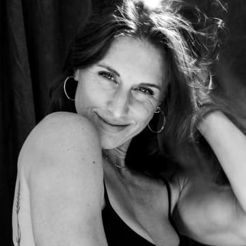 Cover Image for Reclaiming your sensuality with Heidi Revay