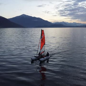 Cover Image for Relaxed Winter Sailing Afternoon on Lake Zug (English & Deutsch)