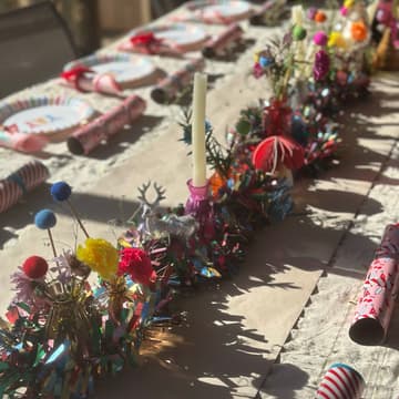 Cover Image for merry friendsmas: holiday craft picnic with picnic hour