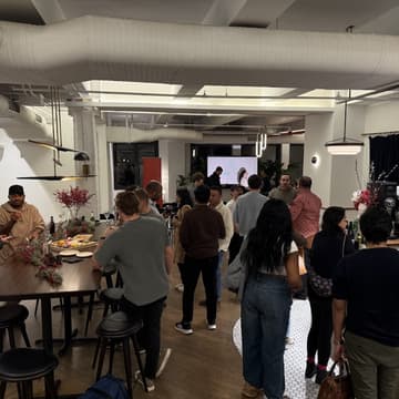 Cover Image for Holiday Networking Happy Hour! (Klaviyo Meetup)