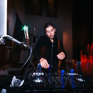 Cover Image for Late Night w/ DJ Oliver Knight