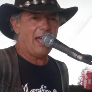 Cover Image for Live Music w/ Dickie Cordova