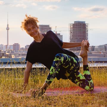 Cover Image for YOGA mit Carol 75 min