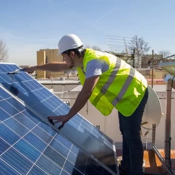 Cover Image for Building Green Futures: Justice-Impacted Pathways into the Green Economy