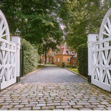 Cover Image for 5 Real Estate x Bonnier Fastigheter