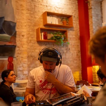Cover Image for Offline Hangout | Café Engels