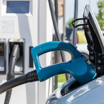 Cover Image for 🚚🔌Véhicules électriques: la connectivité & les données sont clés à la performance | EVs: Connectivity & Data Are Key To Performance