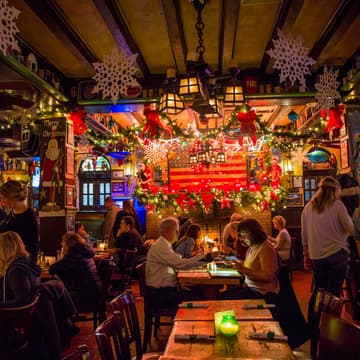 Cover Image for Holiday Drinks at McGillin's ❄️🎄
