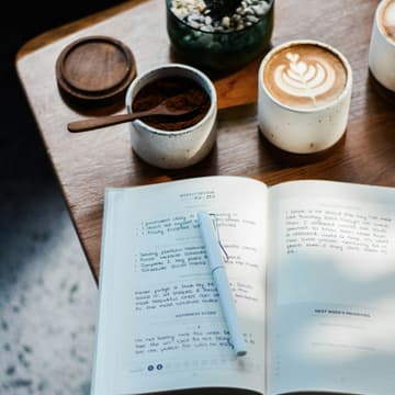 Cover Image for 📝Offline Women Journal in Café