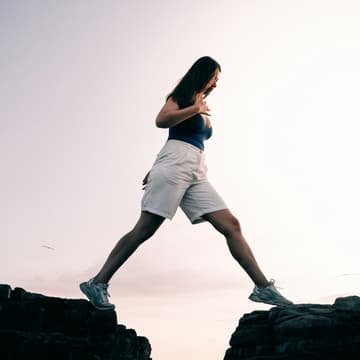 Cover Image for Mad Money Club - Taking the First Step: Becoming a Woman Who Invests