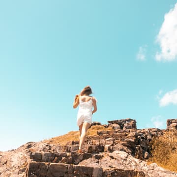 Cover Image for Mad Money Club - Taking the First Step: Becoming a Woman Who Invests