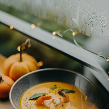 Cover Image for Sweater Weather | Soup of the Day: Claudine's Mulligatawny