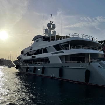 Cover Image for Entrepreneur's Sunset Yacht
