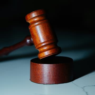Cover Image for Gavel & Gown: LLM Judge