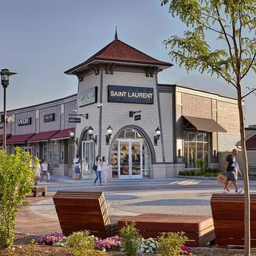 Cover Image for Woodbury Commons Outlet Shopping Trip