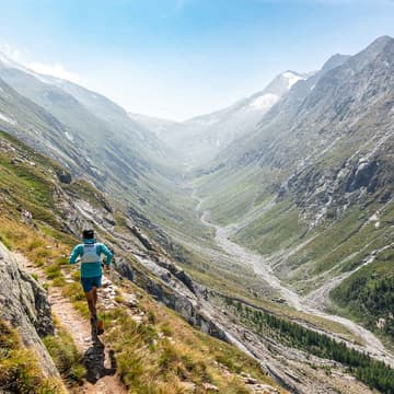 Cover Image for From a banking career to running 400km races. The journey of Theo Brikas.