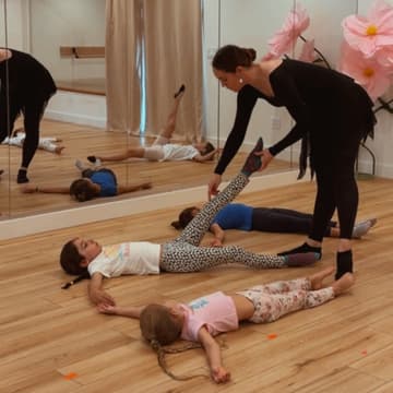 Cover Image for KIDS MIXED AGES BALLET CLASS