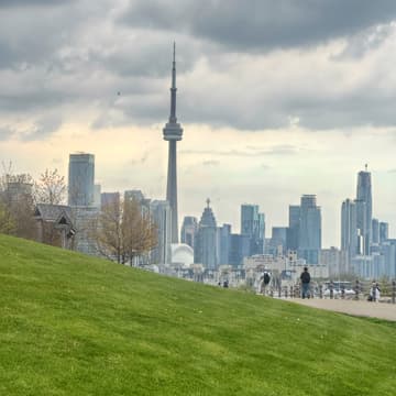 Cover Image for 9km Lakeshore Promenade To Trillium Park