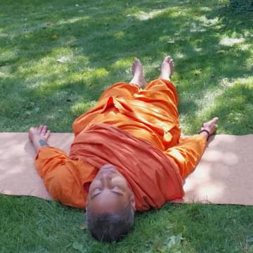 Cover Image for Restoratives Yoga und Yoga Nidra mit Swami Dhyanananda Saraswati