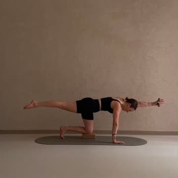 Cover Image for Pilates mit Jules Vogel