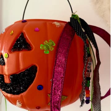 Cover Image for π Mommy & Me: Decorate Your Trick-or-Treat Pumpkin