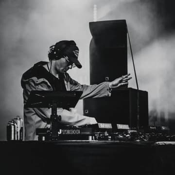 Cover Image for Heft TRANSMISSION Session: Villager Listening Experience
