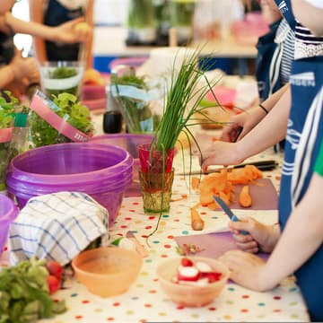 Cover Image for Mini Chef: Clase de Cocina en el Jardín