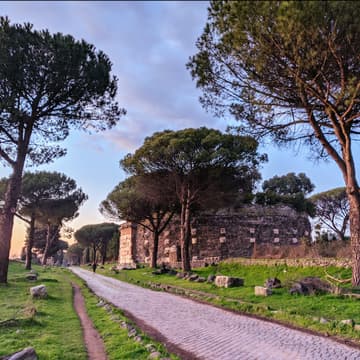 Cover Image for Urban Hike: Walk the Appian Way