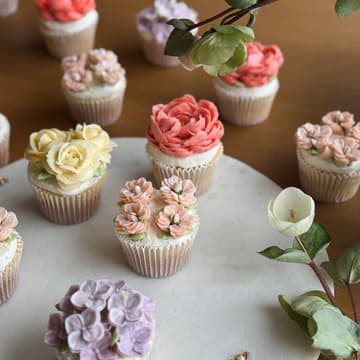 Cover Image for Flower in a cupcake