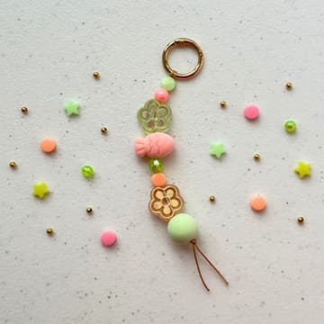 Cover Image for Trinkets & Tea: Beaded Bag Charm Workshop