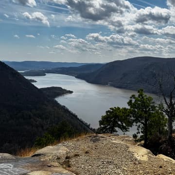 Cover Image for Girls Hike - Breakneck Ridge 💓🥾🌿