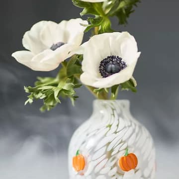 Cover Image for Spooky Vase Painting