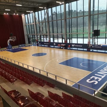 Cover Image for Competitive Indoor Pickup Basketball at Caja Mágica