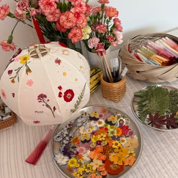 Cover Image for Pressed Flower Lantern