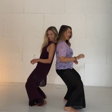 Cover Image for Sensual Sunday: A Sensual Embodied Dance Experience - Discovery Class (EN/FR)