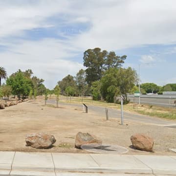 Cover Image for Mulch at Del Rio Trail at Florin and Freeport