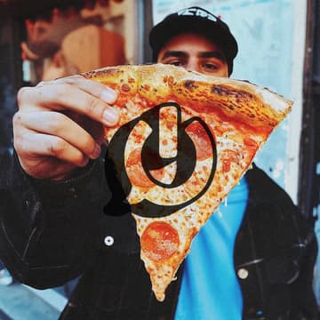 Cover Image for F*uck phones, let's make pizza | Club members